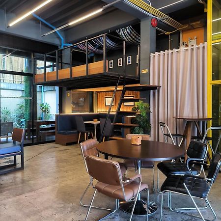 Whereder Poshtel Удонтхані Екстер'єр фото